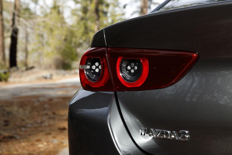 Детали экстерьера Mazda3 Sedan 2019 года  (NA) (фото 48 из 58)